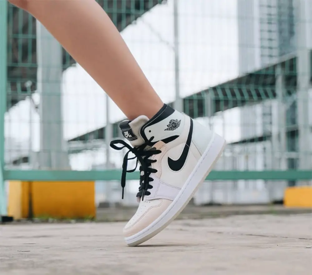 Alternative view of Giày Nike Wmns Air Jordan 1 High Zoom Comfort 'Easter' CT0979-101