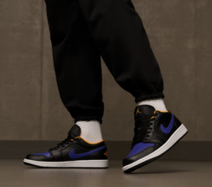 Alternative view of Giày Nike Air Jordan 1 Low 'Dark Concord' 553558-075