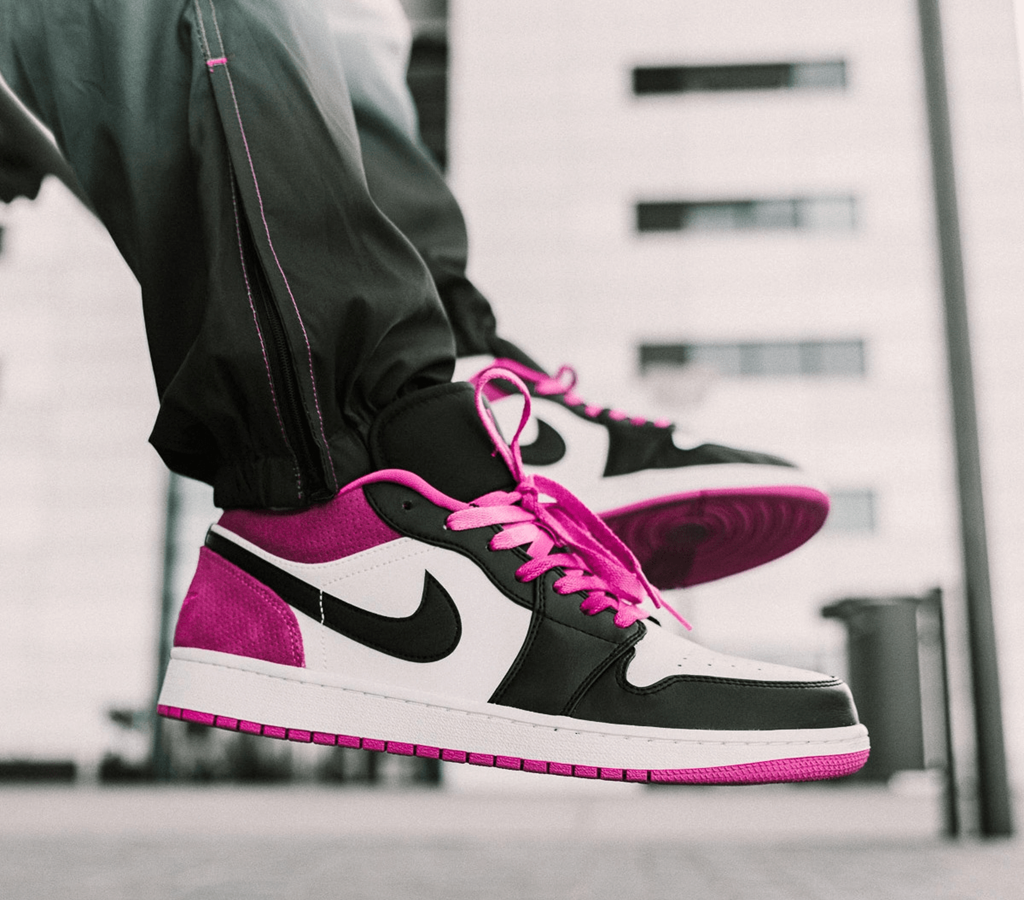 Giày Nike Air Jordan 1 Low Black Active Fuchsia CK3022-005 - Ảnh 3