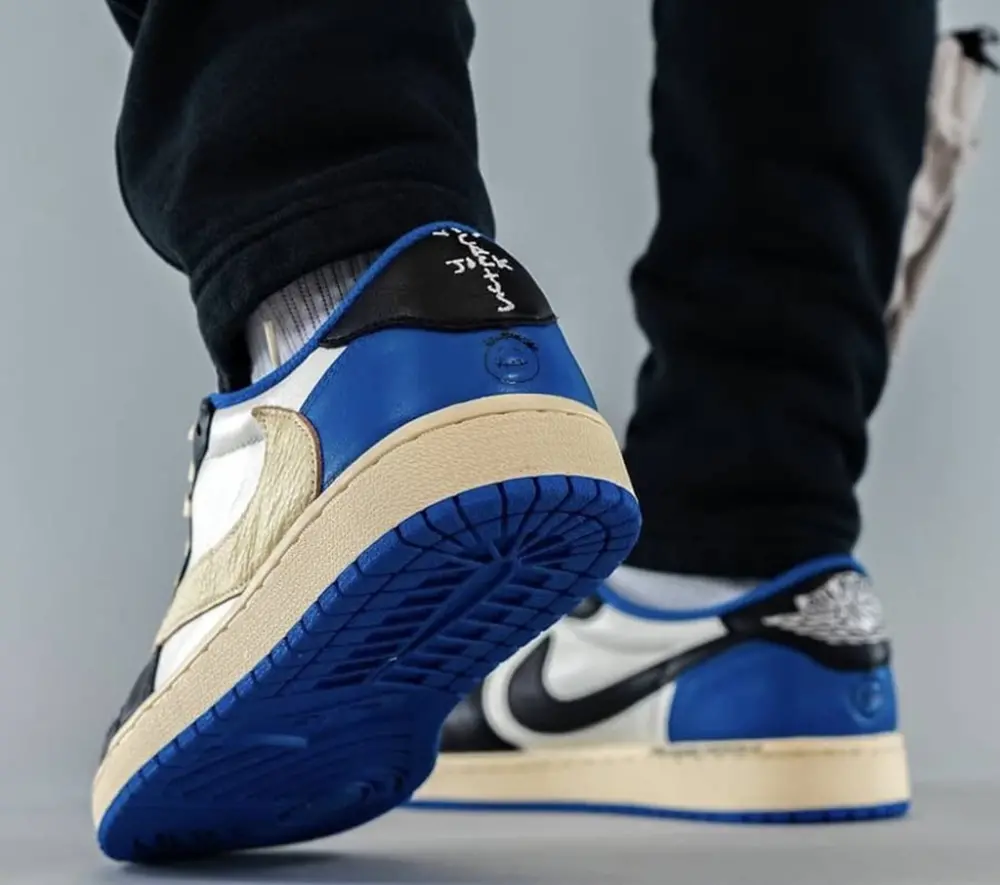 Alternative view of Giày Nike Fragment Design x Travis Scott x Air Jordan 1 Retro Low DM7866-140