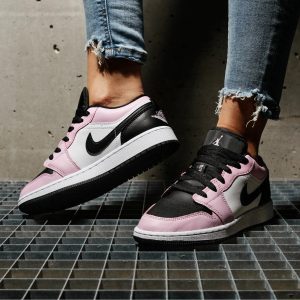 Alternative view of Giày Nike Air Jordan 1 Low GS 'Light Arctic Pink' 554723-601