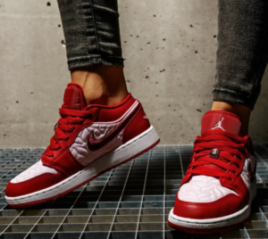 Alternative view of Giày Nike Air Jordan 1 Low SE 'Red Quilt' GS DB3621-600