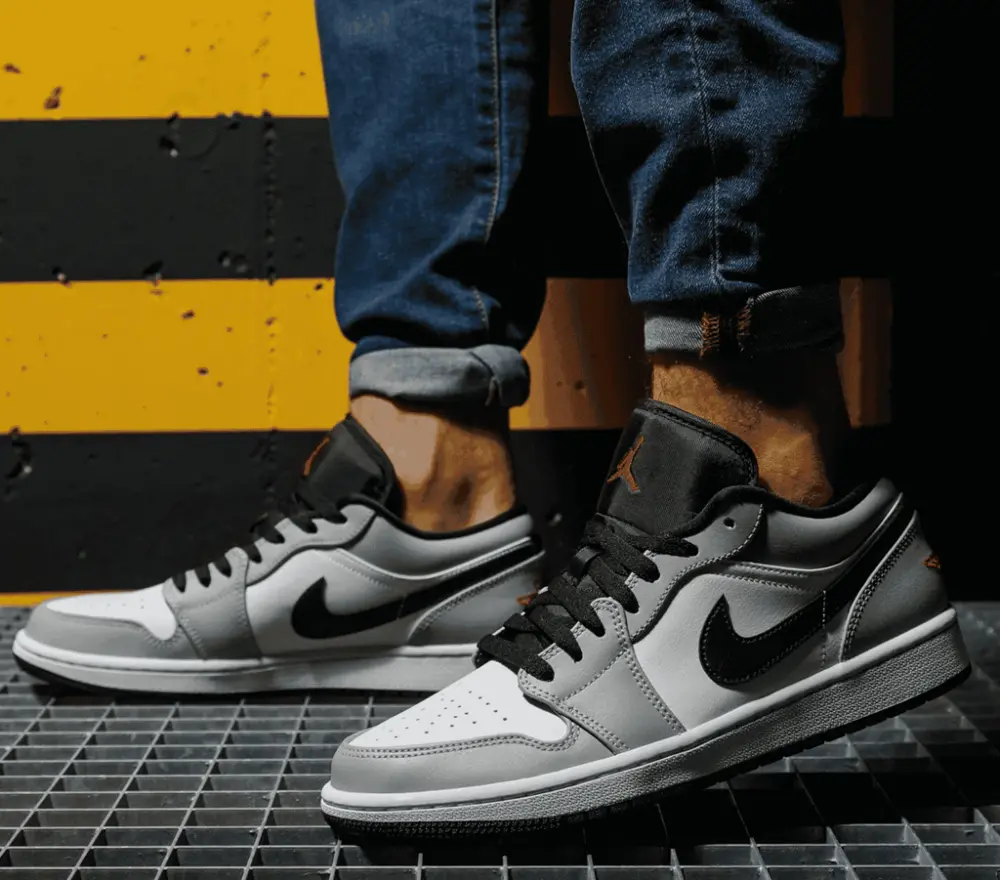Giày Nike Air Jordan 1 Low 'Light Smoke Grey' 553558-030 - Ảnh 4