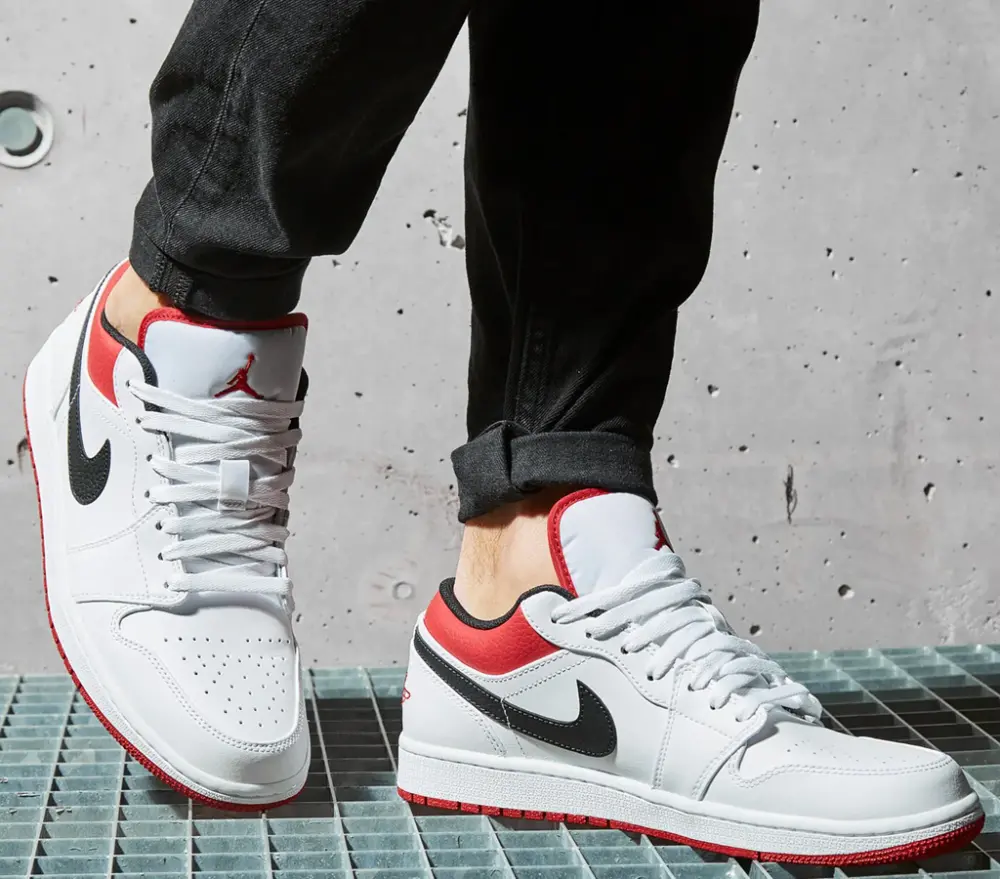 Alternative view of Giày Nike Air Jordan 1 Low 'White Univeristy Red' 553558-118