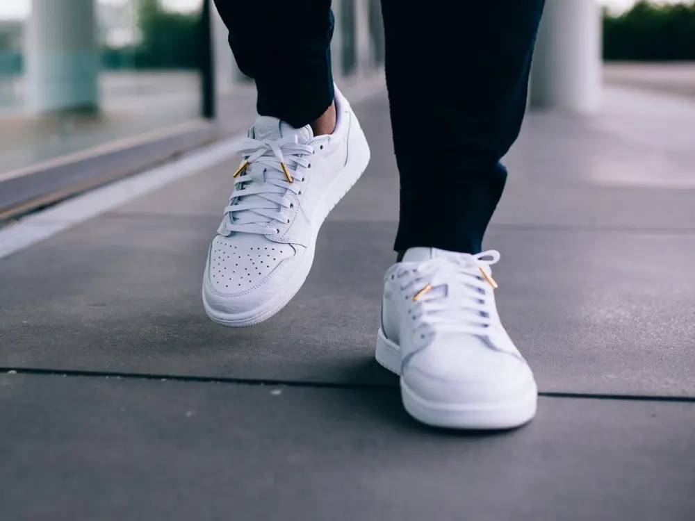 Giày Nike Air Jordan 1 Low “Triple White” 553560-126 - Ảnh 4