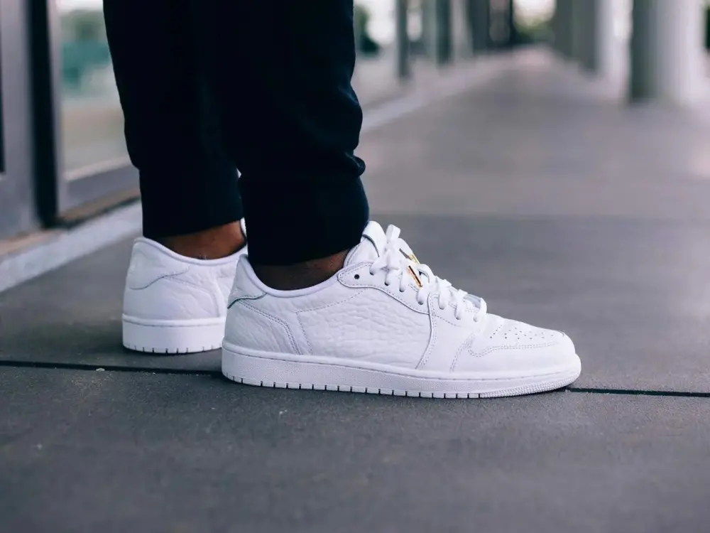 Giày Nike Air Jordan 1 Low 'Triple White' 553558-126 - Ảnh 4