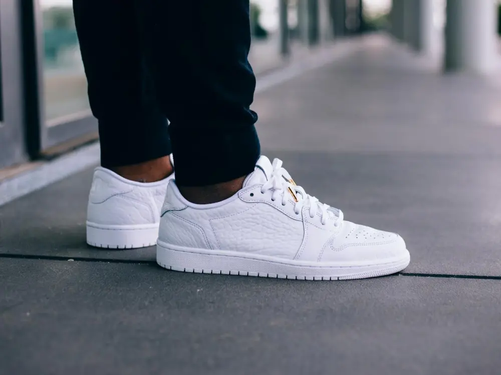 Giày Nike Air Jordan 1 Low “Triple White” 553560-126 - Ảnh 5
