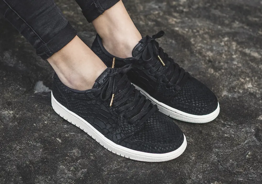 Alternative view of Giày Nike Wmns Air Jordan 1 Retro Low 'Black Python' AJ6004-010