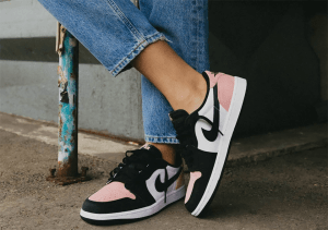 Alternative view of Giày Nike Air Jordan 1 Low 'Bleached Coral' CZ0790-061