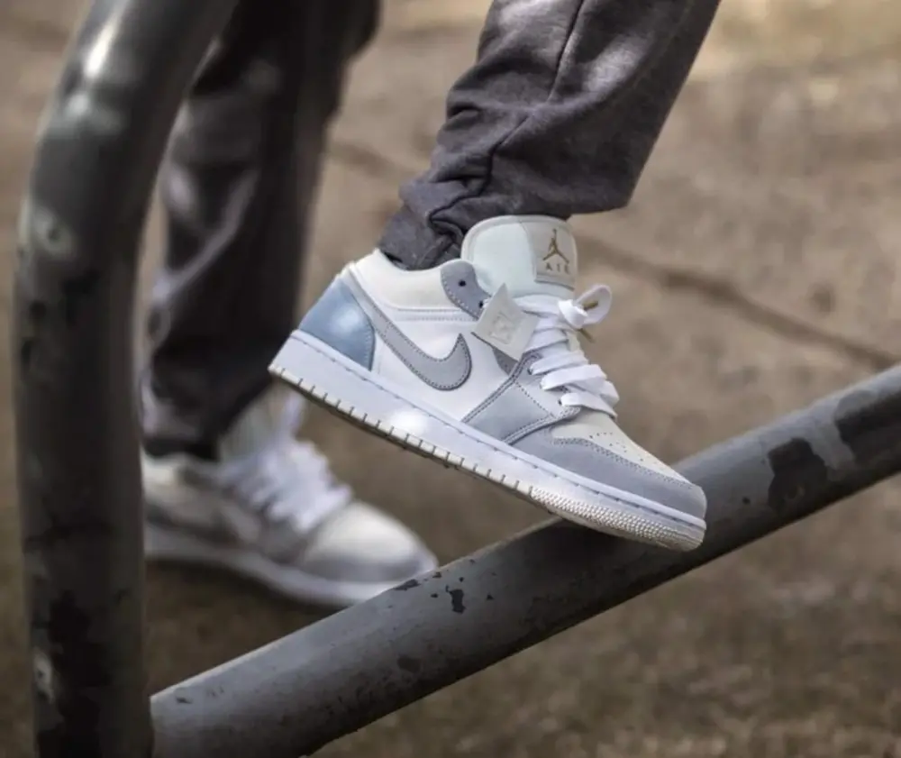 Alternative view of Giày Nike Air Jordan 1 Low 'Paris' CV3043-100