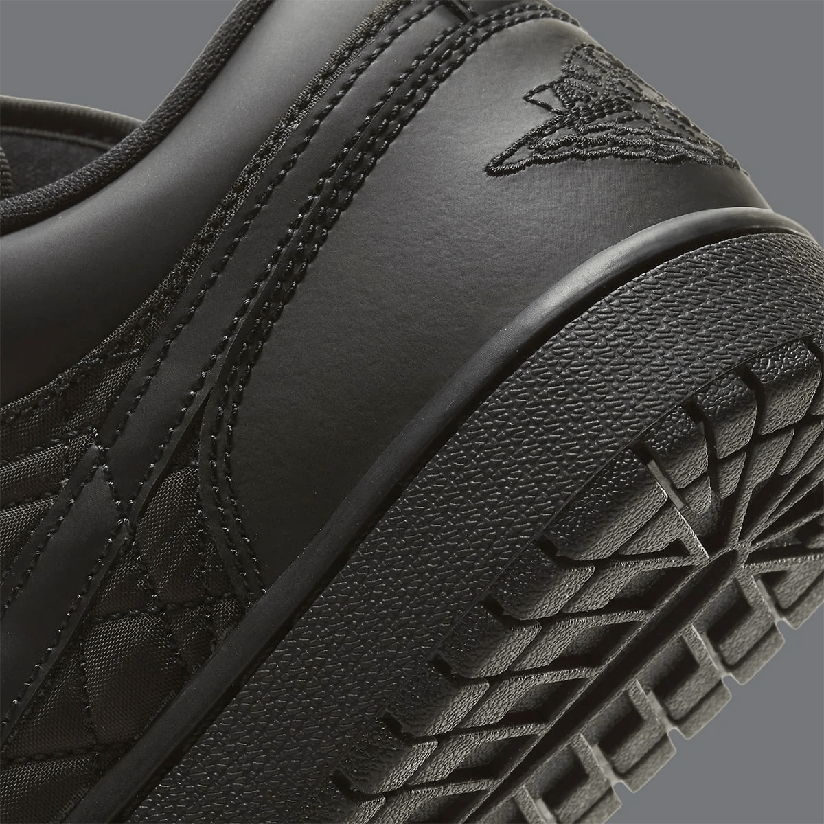 Giày Nike Wmns Air Jordan 1 Low 'Triple Black Quilted' DB6480-001 - Ảnh 2