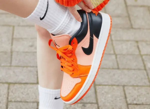 Alternative view of Giày Nike Air Jordan 1 Low SE 'Rush Orange Black' DM3379-600