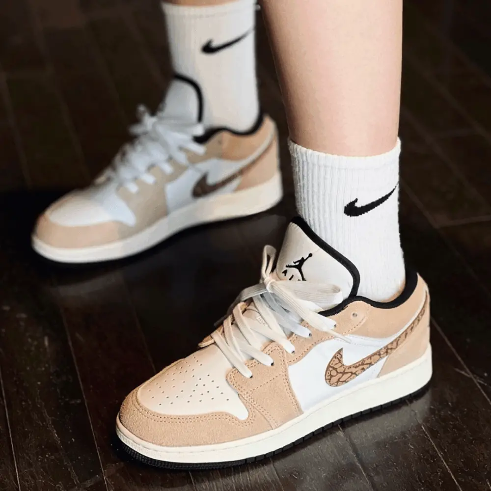 Alternative view of Giày Nike Air Jordan 1 Low 'Brown Elephant' DZ4130-201