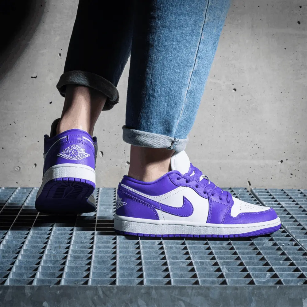 Alternative view of Giày Nike Air Jordan 1 Low 'Psychic Purple' DC0774-500