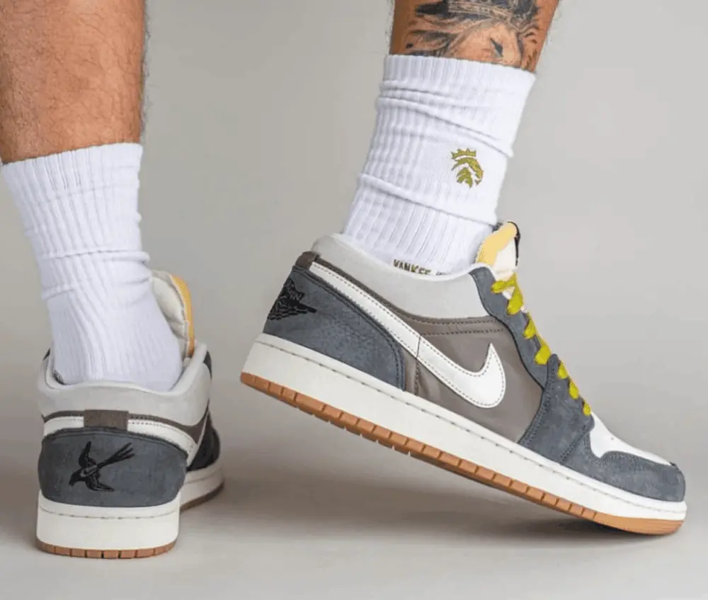 Alternative view of Giày Nike Air Jordan 1 Low SNKRS Day Korea  FD0399-004