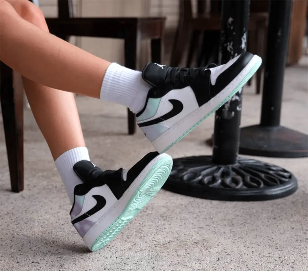 Alternative view of Giày Nike Air Jordan 1 Low SE 'White Black Tie Dye' DQ2514-100