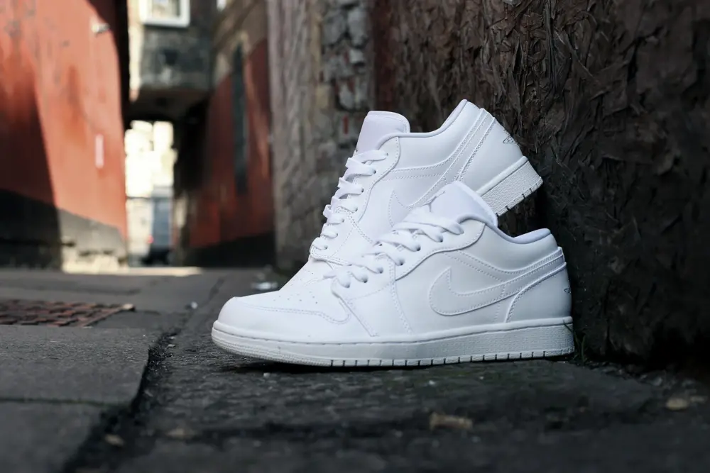 Alternative view of Giày Nike Air Jordan 1 Low “Triple White” 553560-126