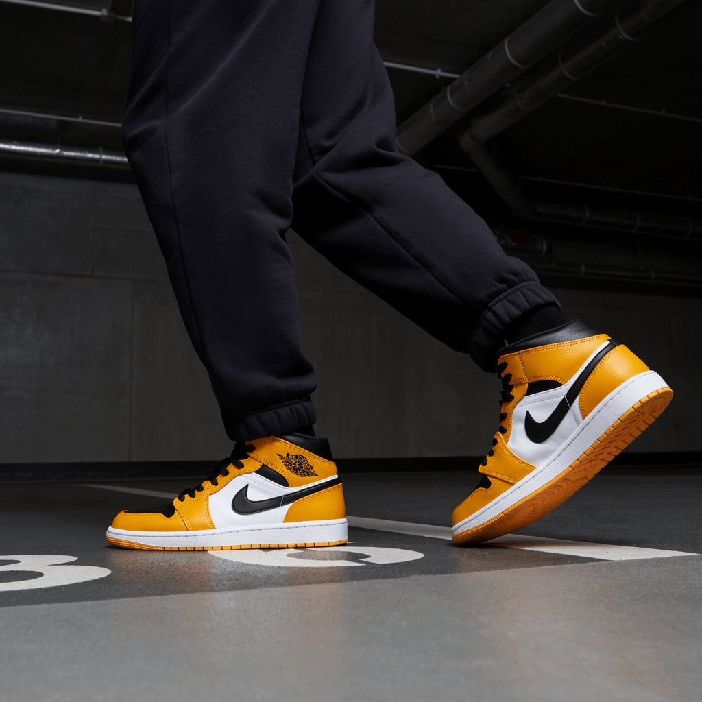Giày Nike Air Jordan 1 Mid 'Taxi' 554724-701 - Ảnh 4