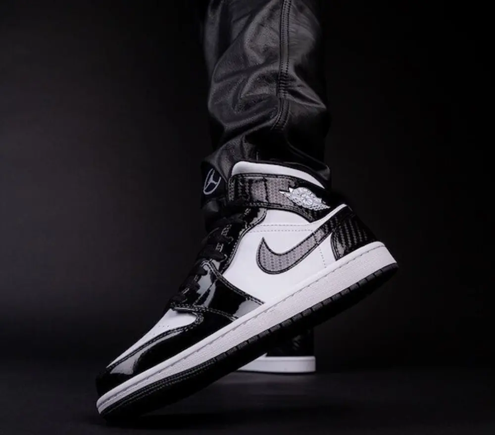 Giày Nike Air Jordan 1 Mid SE 'Carbon Fiber' DD1649-001 - Ảnh 5