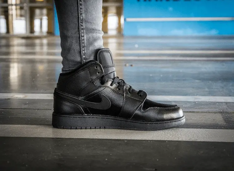 Giày Nike Air Jordan 1 Retro Mid Black 554725-030 - Ảnh 3