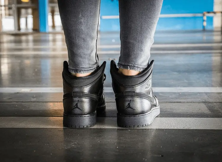 Giày Nike Air Jordan 1 Retro Mid Black 554725-030 - Ảnh 4