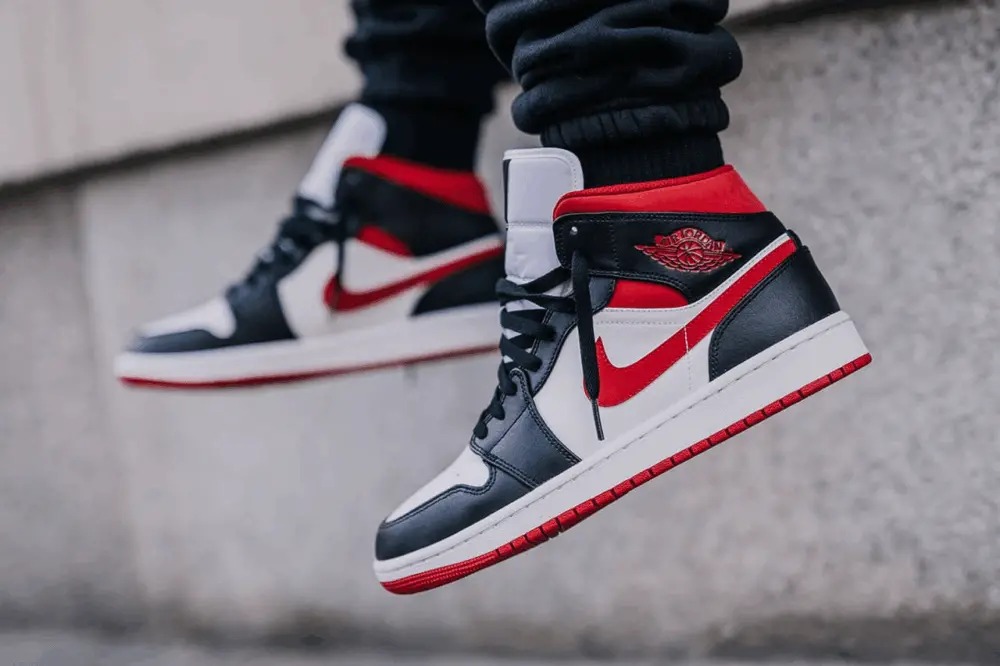 Giày Nike Air Jordan 1 Mid 'Metallic Red' 554724-122 - Ảnh 3