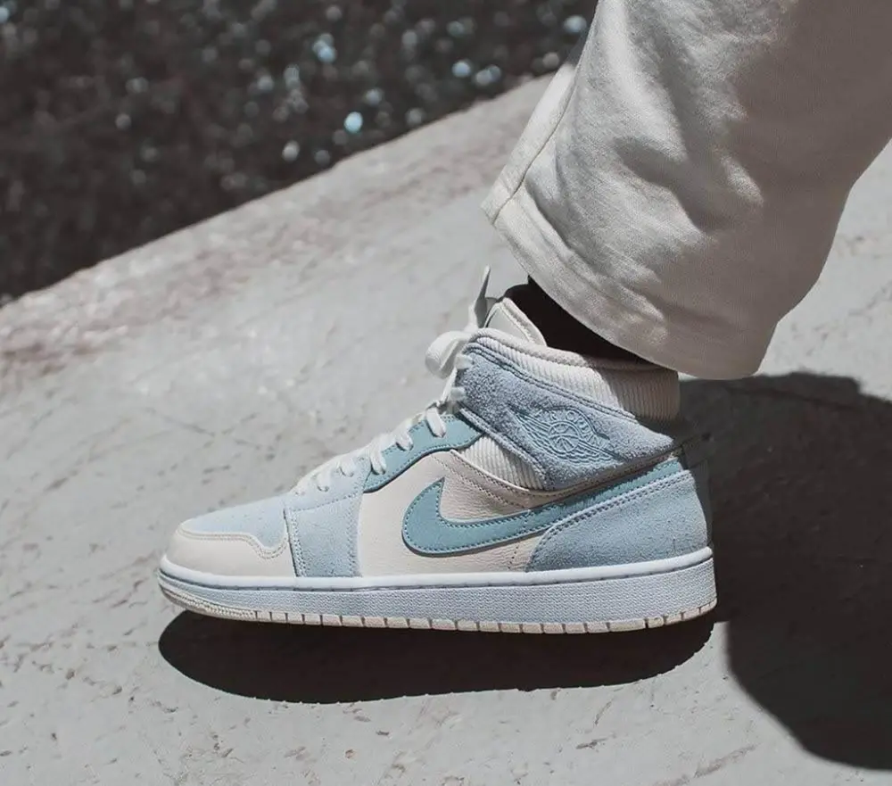 Giày Nike Air Jordan 1 Mid SE 'Sail Light Blue' DA4666-100 - Ảnh 4