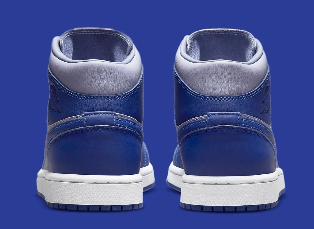 Giày Nike Air Jordan 1 Mid Appears In Georgetown Colors DH7821-500 ...