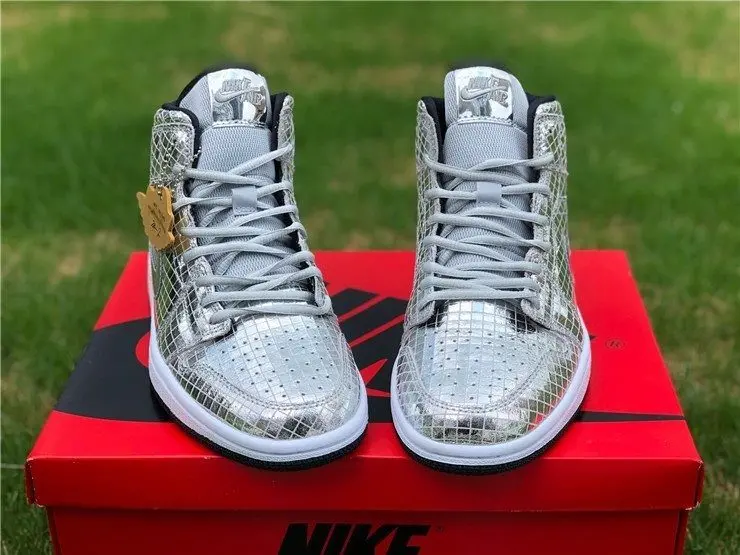 Giày Nike Wmns Air Jordan 1 Mid 'Disco Ball' CU9304-001 - Ảnh 4