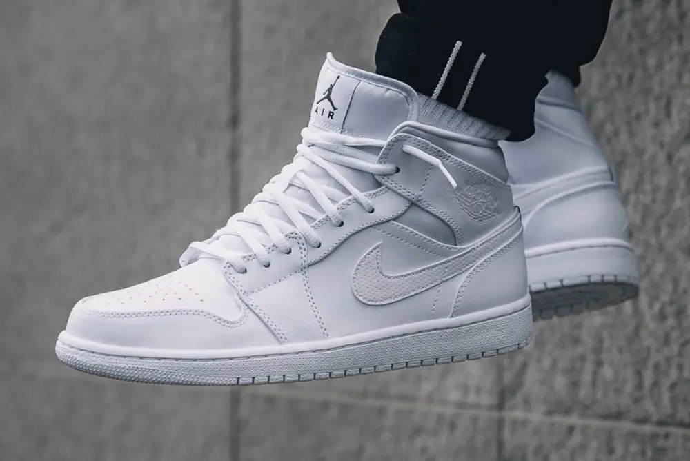 Alternative view of Giày Nike Air Jordan 1 Mid Triple White (2020) 554724-109