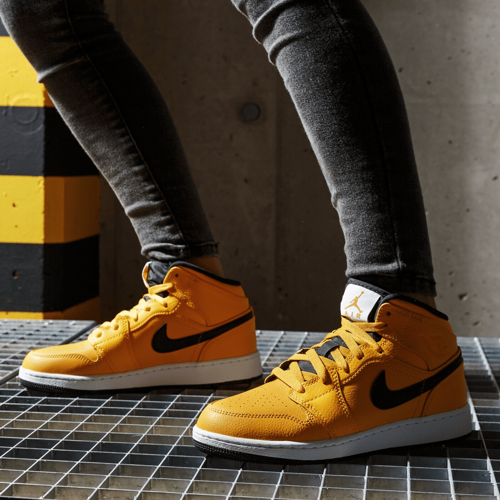 Giày Nike Air Jordan 1 Mid GS 'University Gold' 554725-700 - Ảnh 6