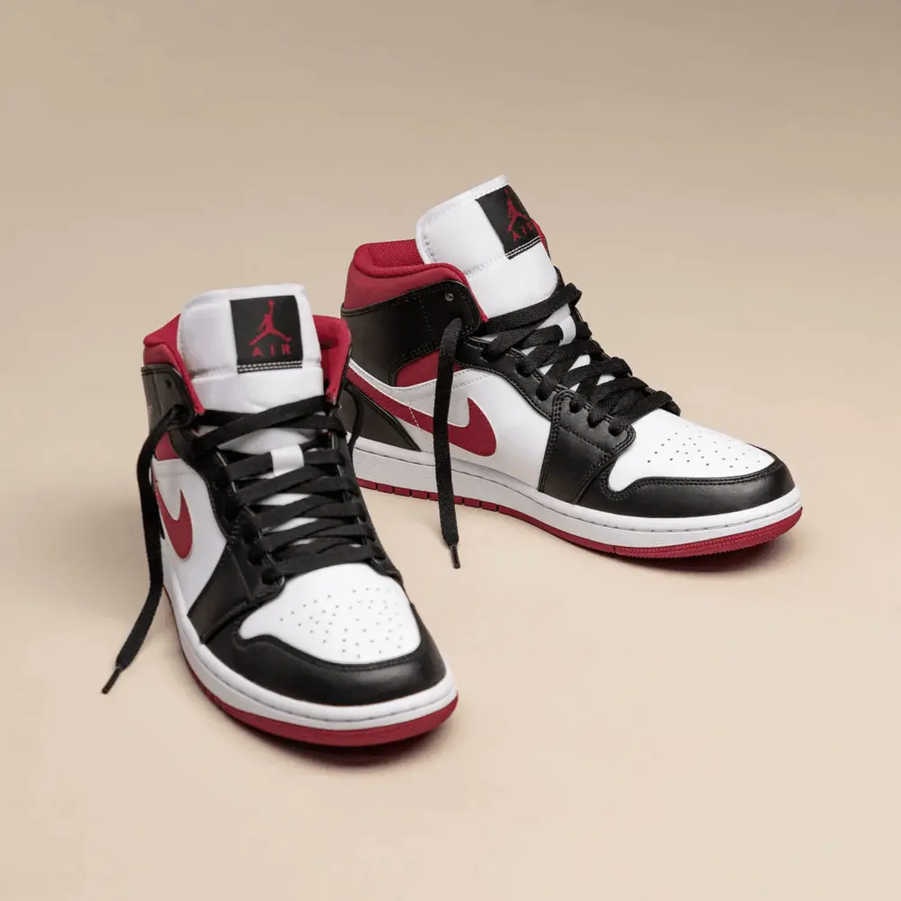 Alternative view of Giày Nike Air Jordan 1 Mid 'Metallic Red' 554724-122