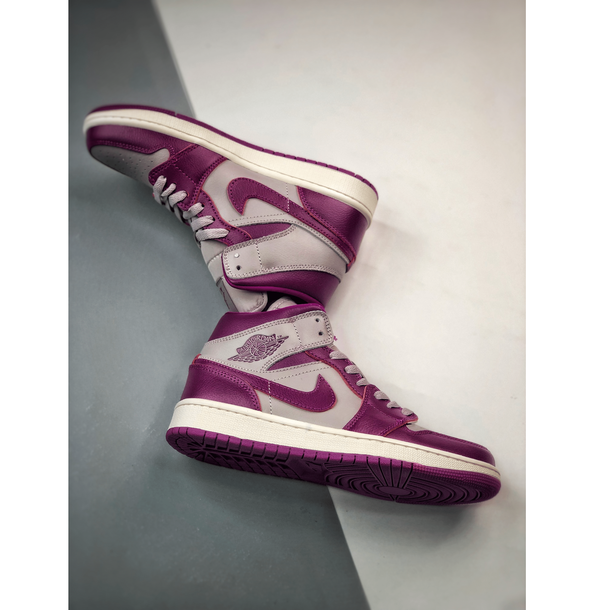 Giày Nike Air Jordan 1 Mid 'Magenta' BQ6472-501 - Ảnh 4