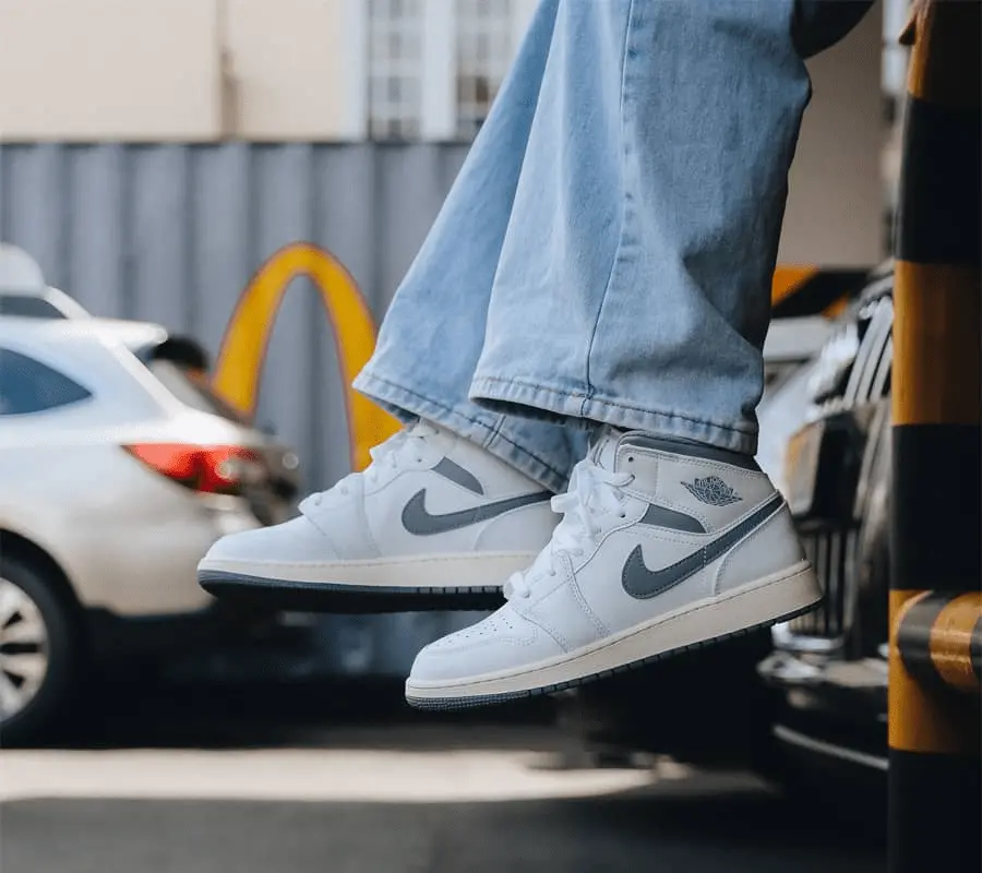 Giày Nike Air Jordan 1 'Mid White Stealth' 554724-135 - Ảnh 4