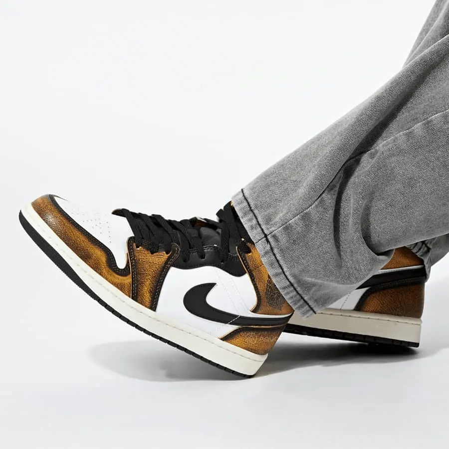 Alternative view of Giày Nike Air Jordan 1 Mid SE 'Orange Wear Away' DQ8417-071
