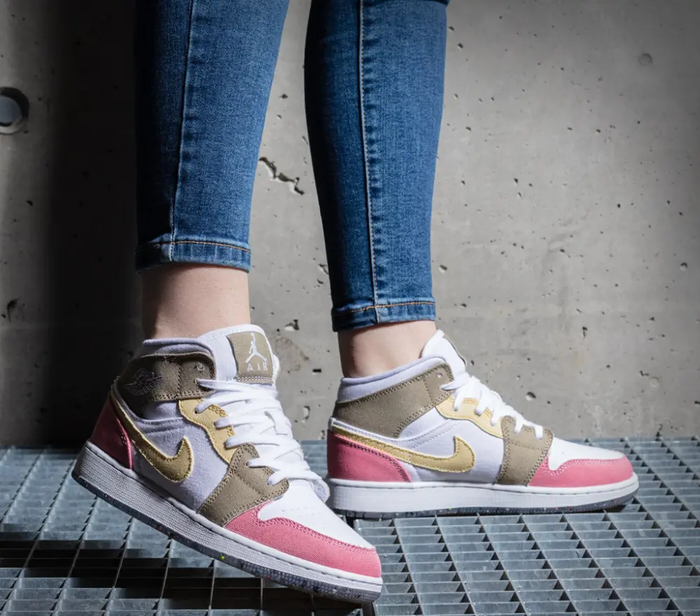 Alternative view of Giày Nike Air Jordan 1 Mid GS 'Pastel Grind' DJ0338-100