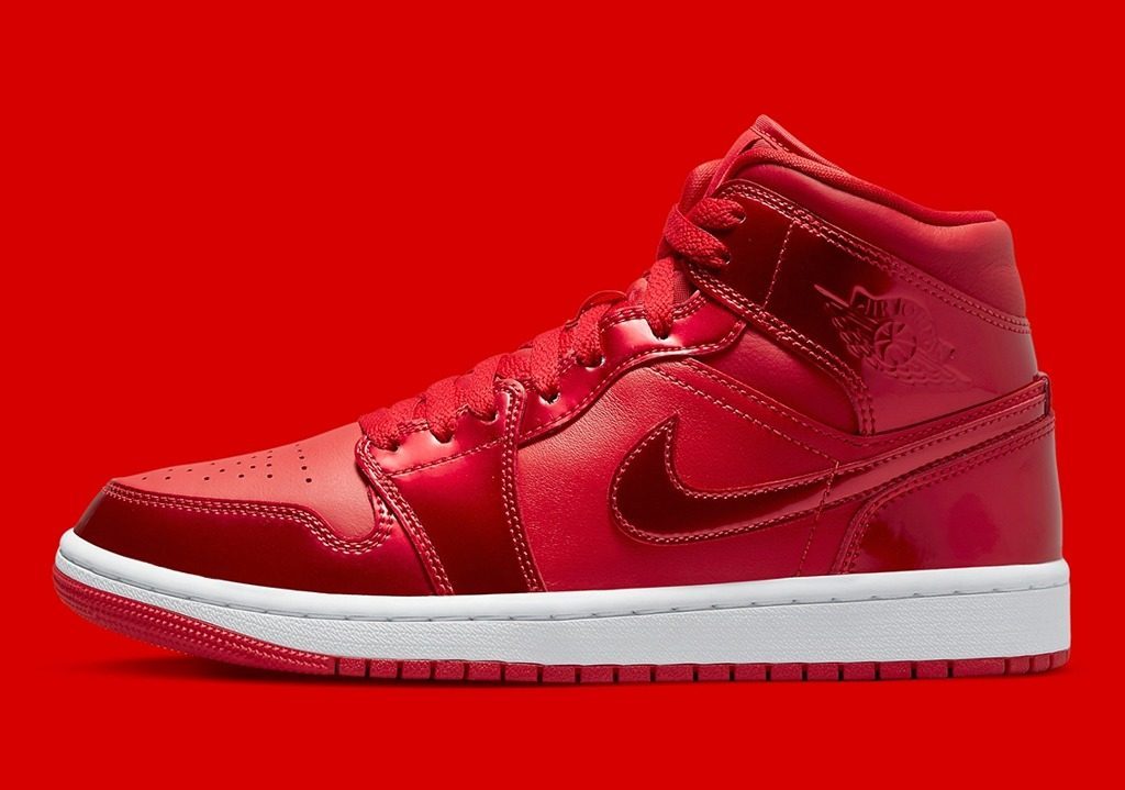 Giày Nike Air Jordan 1 Mid SE 'University Red Pomegranate' DH5894-600 - Ảnh 3