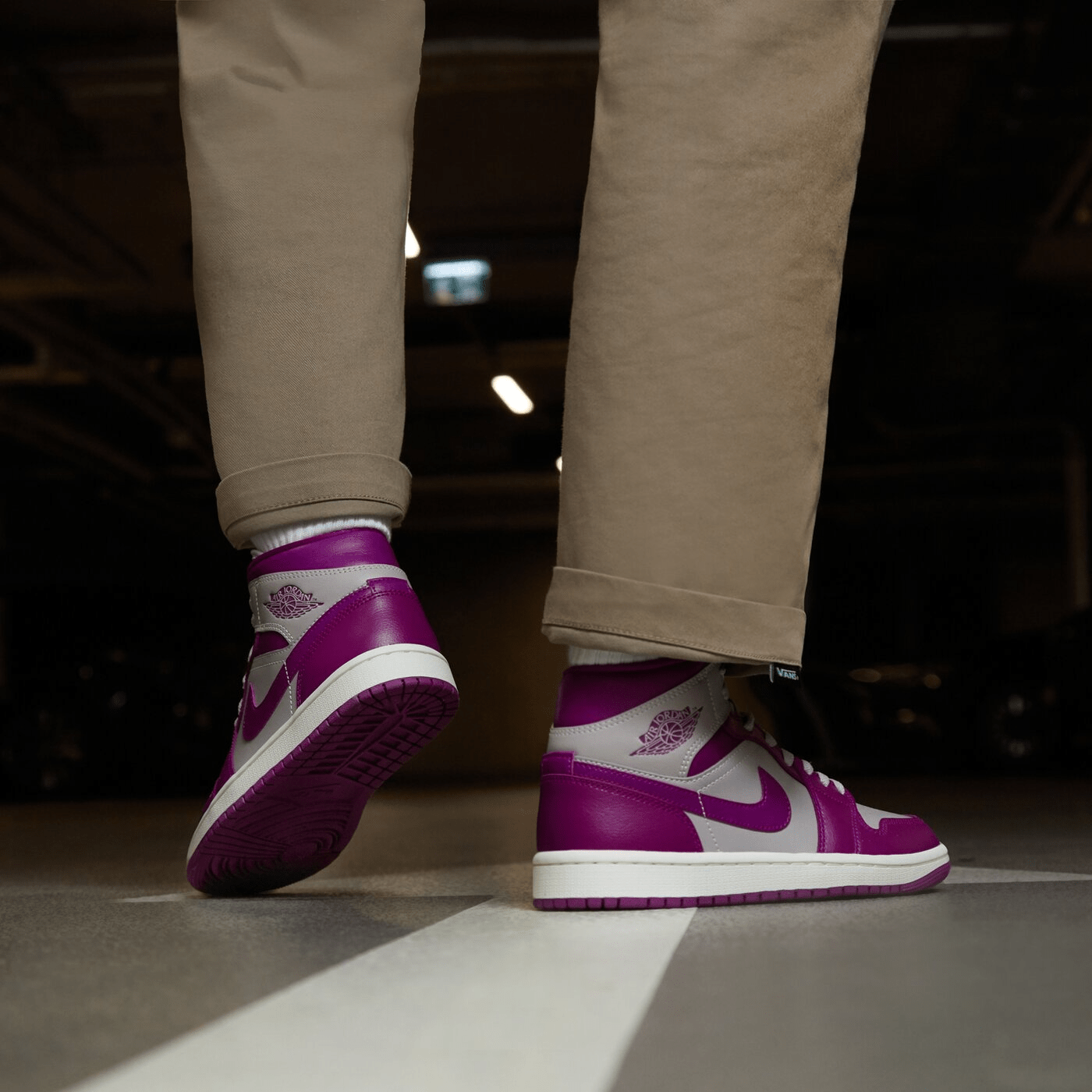 Giày Nike Air Jordan 1 Mid 'Magenta' BQ6472-501 - Ảnh 3