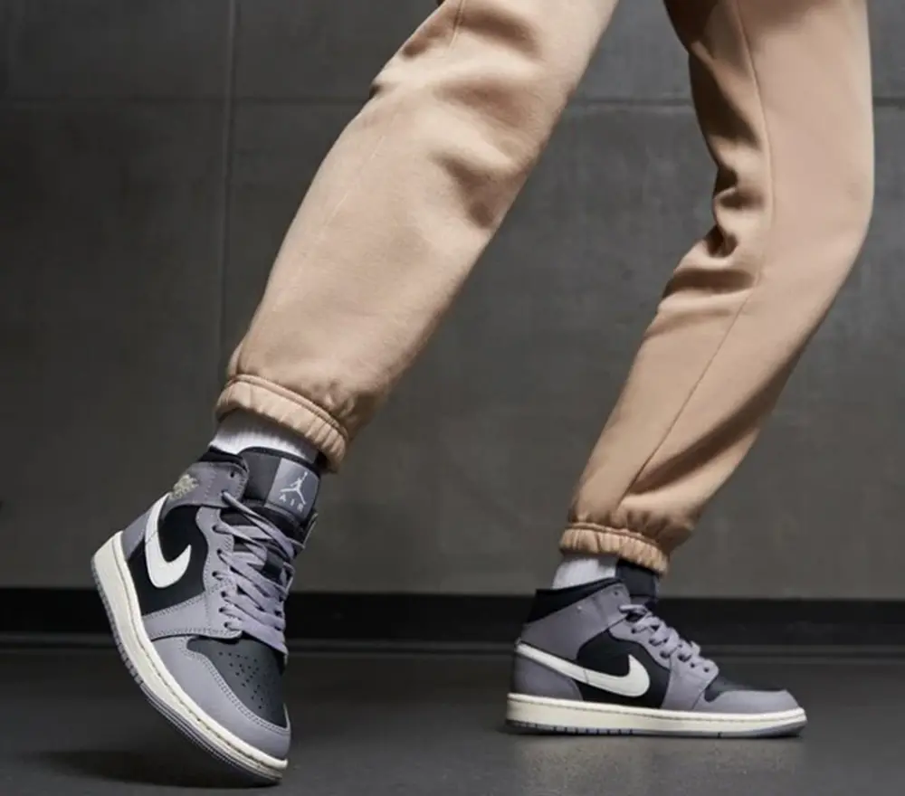 Alternative view of Giày Nike Jordan 1 Mid 'Cement Grey' BQ6472-022