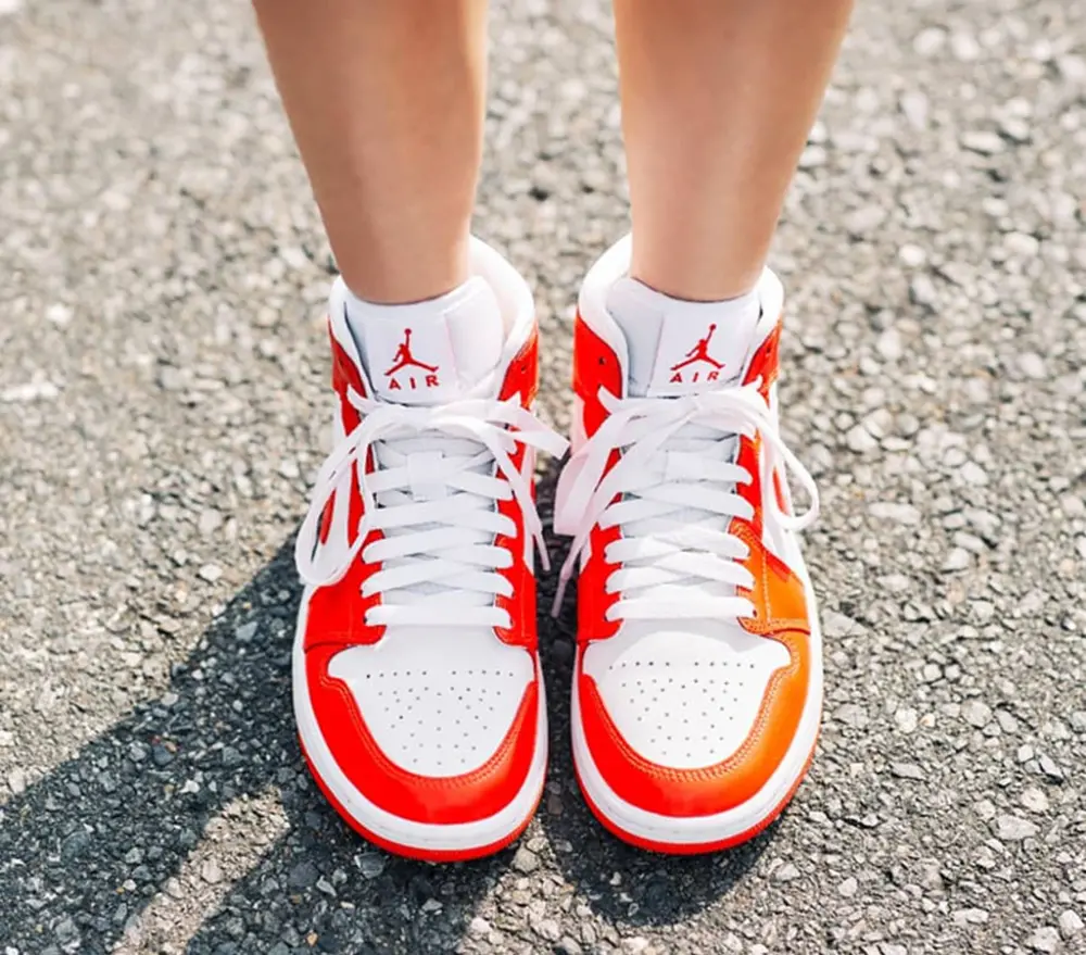 Giày Nike Air Jordan 1 Mid Wmns 'Habanero Red' BQ6472-116 - Ảnh 3