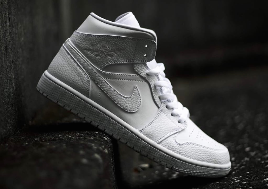 Giày Nike Air Jordan 1 Mid Triple White (2020) 554724-109 - Ảnh 4