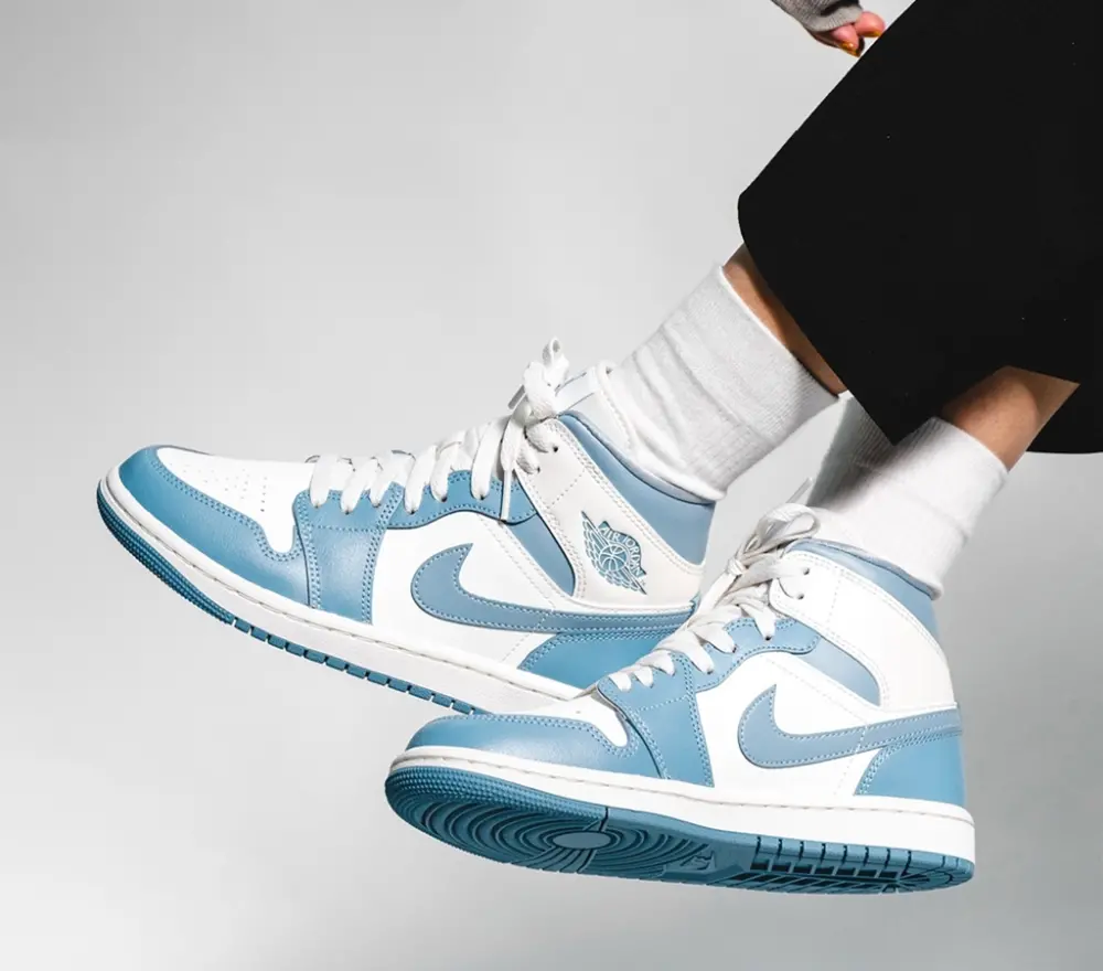 Giày Nike Air Jordan 1 Mid 'University Blue' BQ6472-141 - Ảnh 5