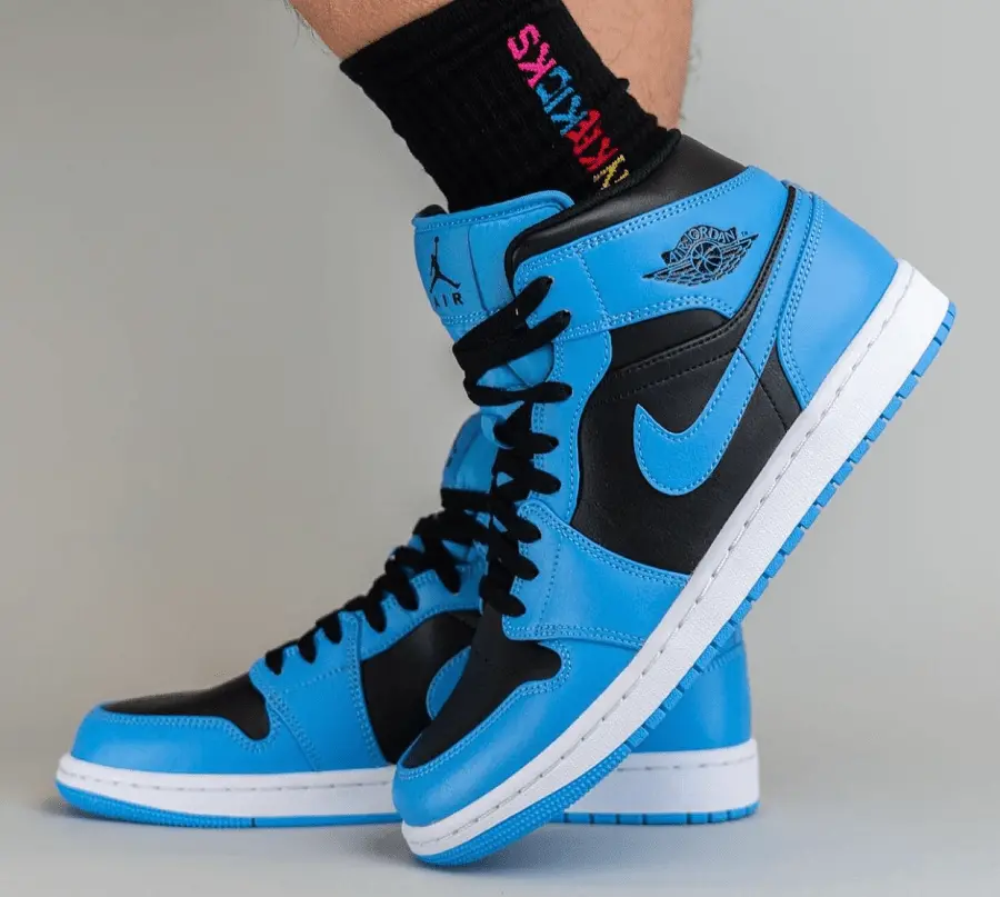 Alternative view of Giày Nike Air Jordan 1 Mid 'University Blue' DQ8423-401