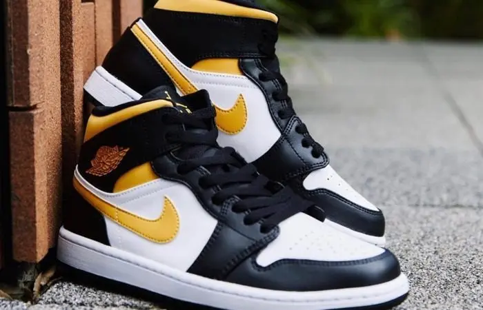 Alternative view of Giày Nike Air Jordan 1 Mid 'Black University Gold' 554724-177