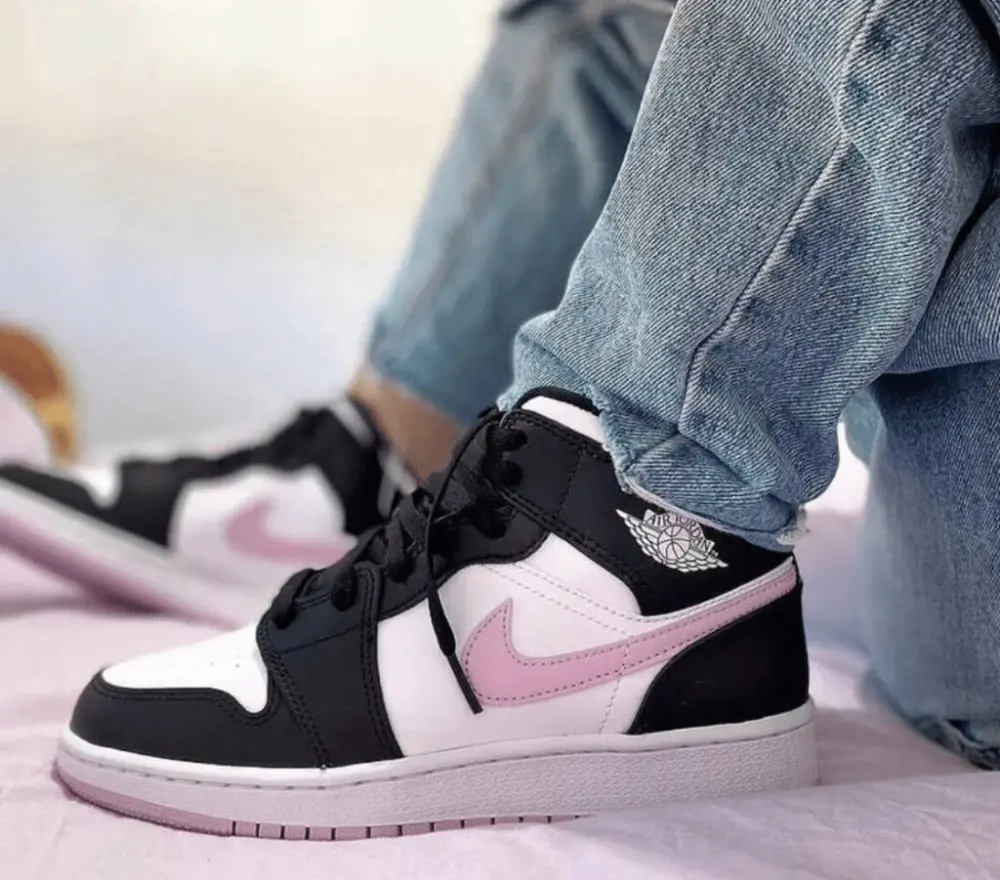 Alternative view of Giày Nike Air Jordan 1 Mid White Black Light Arctic Pink (GS) 555112-103