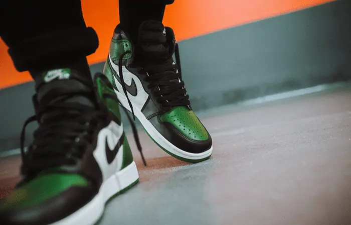 Alternative view of Giày Nike Air Jordan 1 Retro High OG 'Pine Green' 555088-302