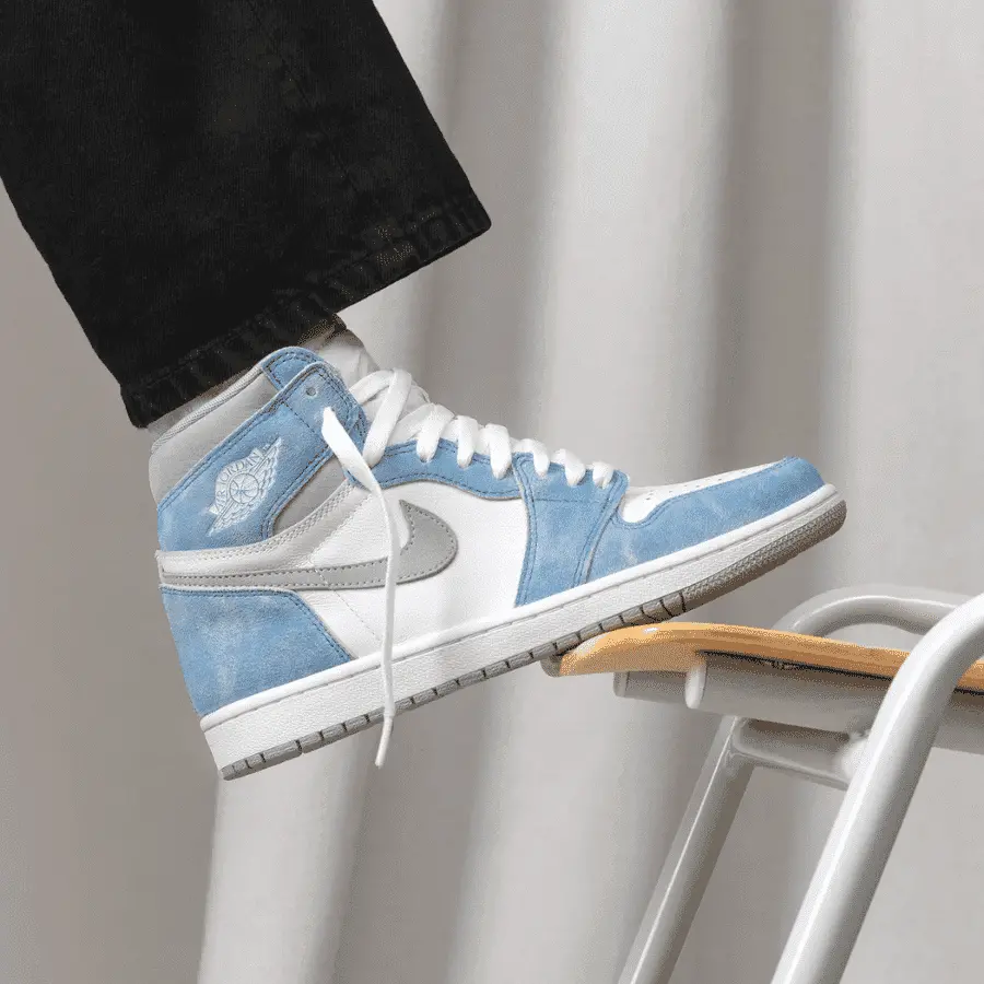 Alternative view of Giày Nike Air Jordan 1 Retro High OG GS 'Hyper Royal' 575441-402
