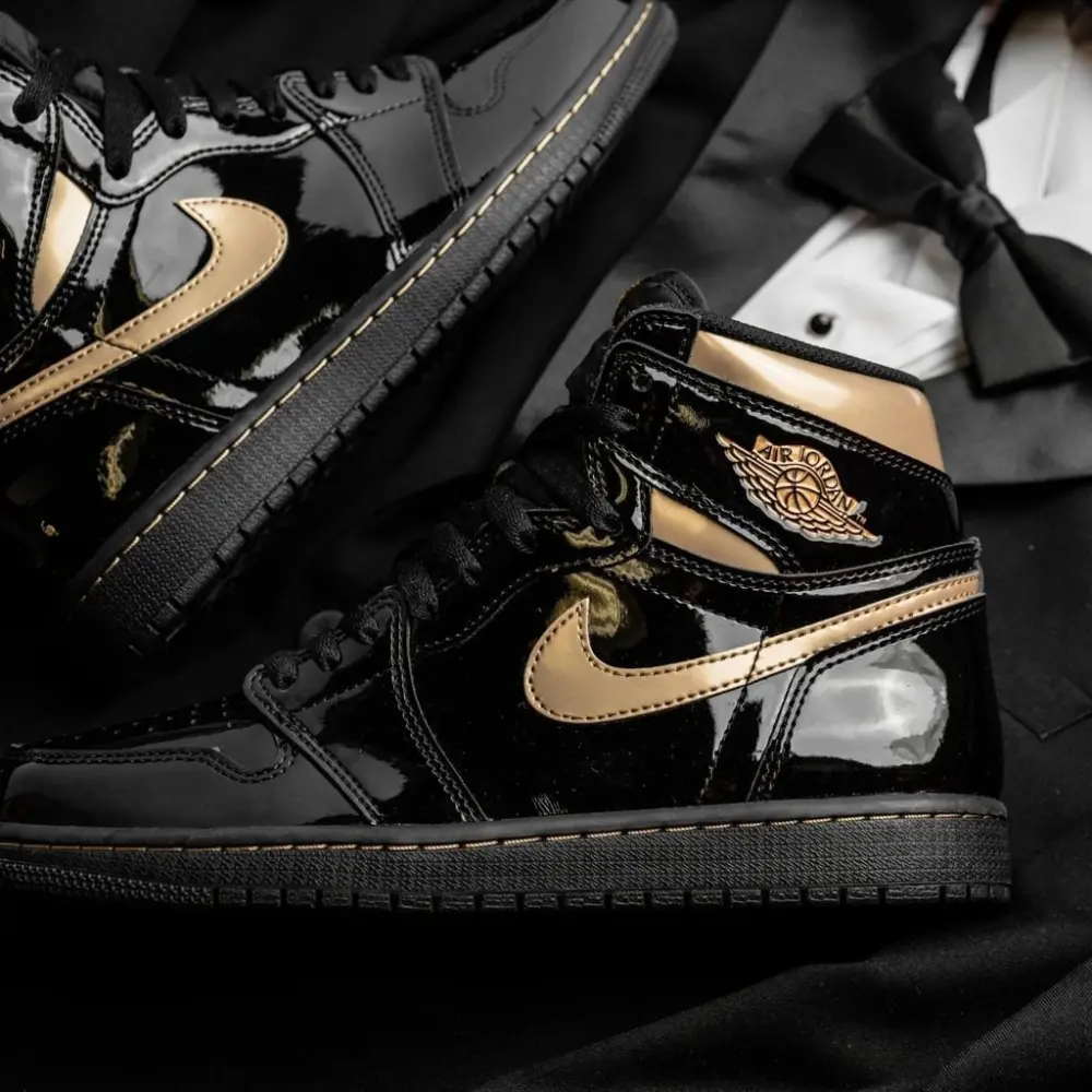 Giày Nike Air Jordan 1 Retro High OG 'Black Metallic Gold' 555088-032 - Ảnh 3