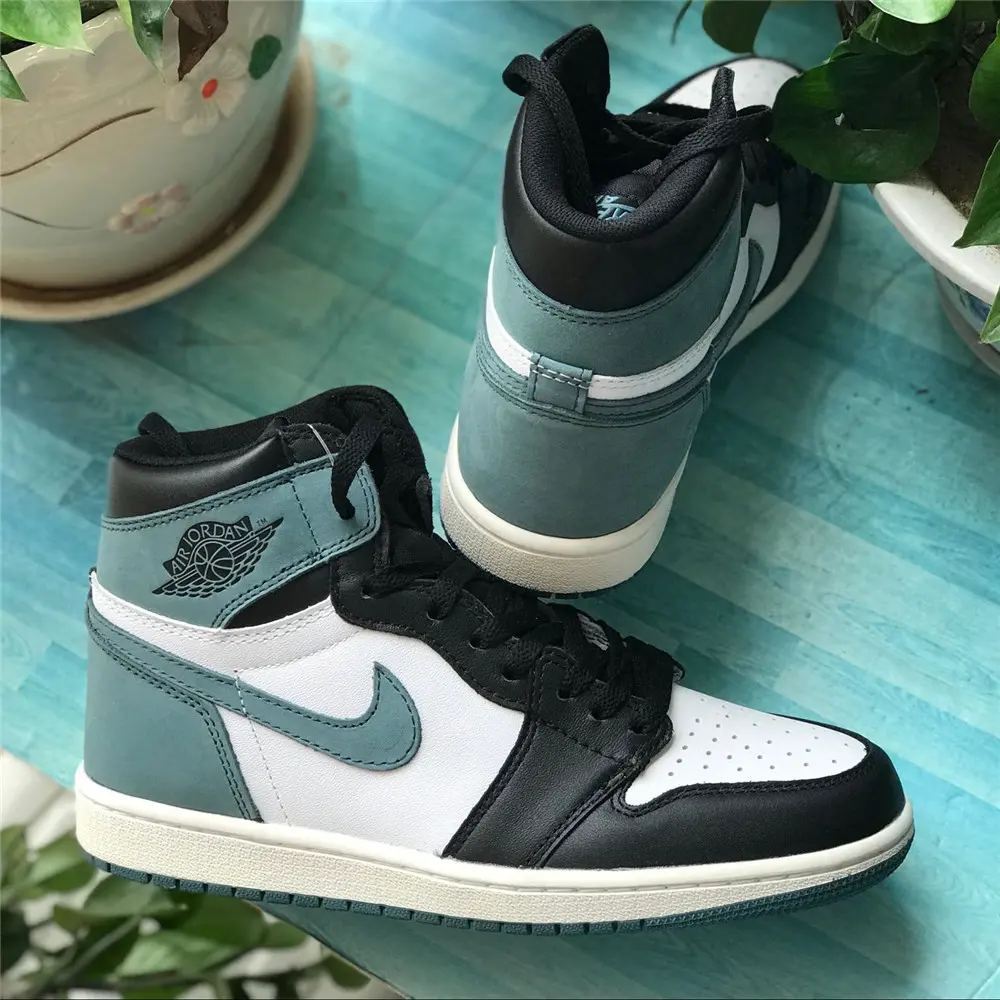 Alternative view of Giày Nike Air Jordan 1 Retro High OG 'Clay Green' 555088-135