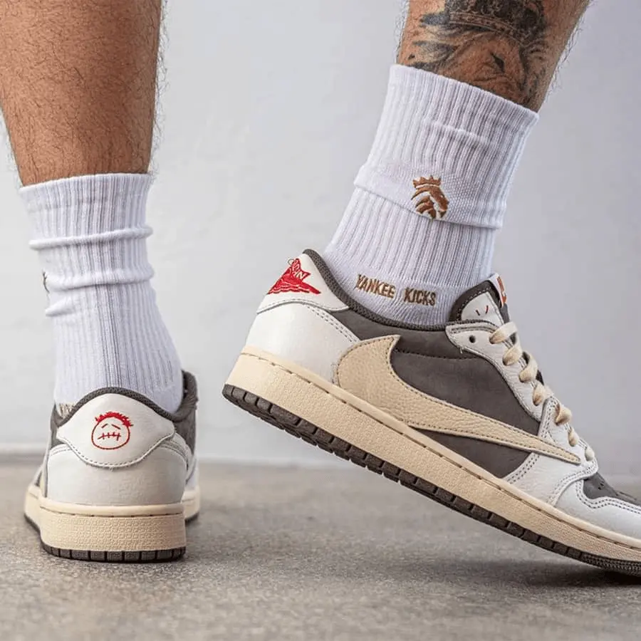 Alternative view of Giày Nike Air Jordan 1 Travis Scott 'Reverse Mocha' DM7866-162